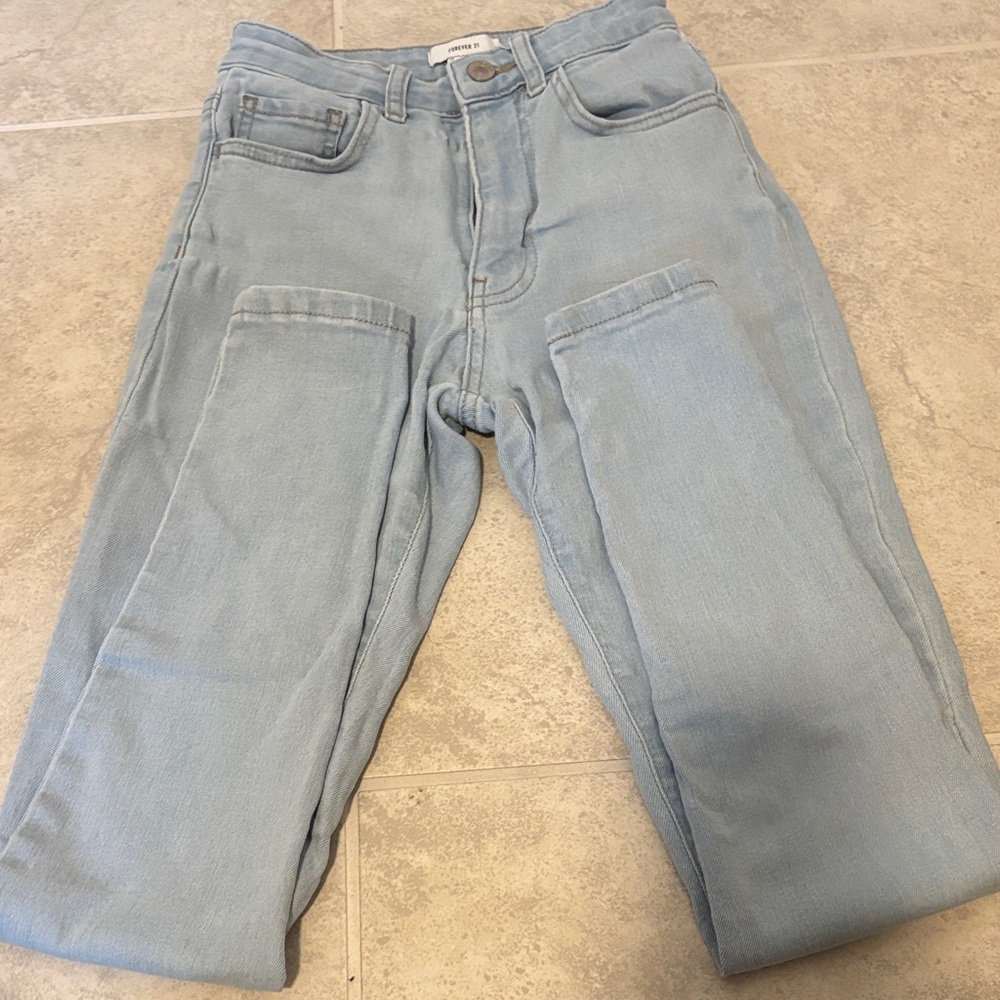 Forever 21 woman’s Light Wash Straight Jeans